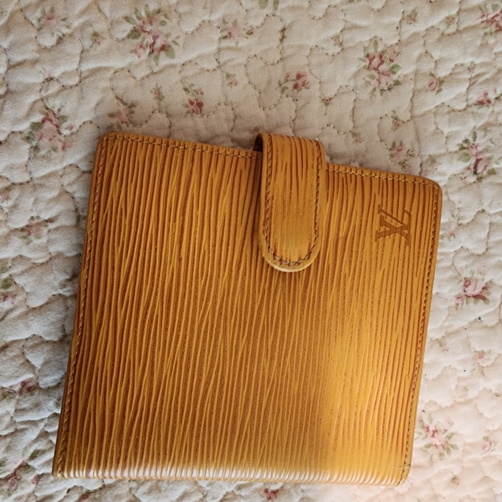 Lv Epi Wallet.